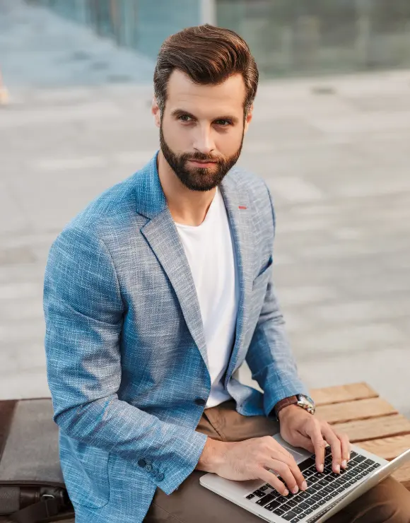 Data Analyst (580 x 740 px) https://vb-analyst.brandoz.de/storage/2024/04/Data-Analyst-580-x-740-px.webp